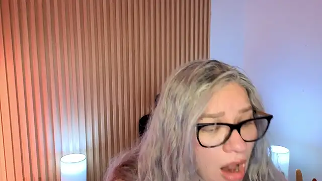 MarianL0ve live cam on StripChat