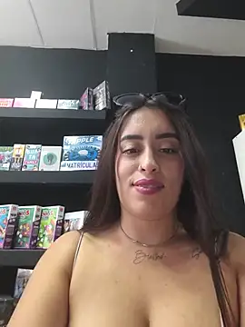 MissNyraSecret webcam