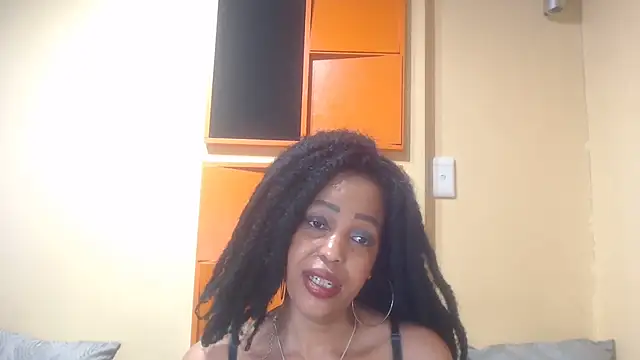 AssSeductress43 webcam