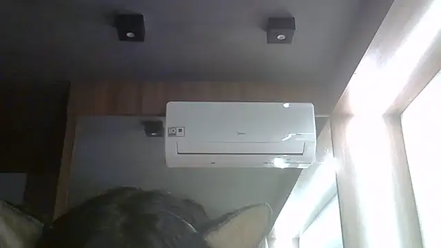 SkinnyKitten live cam on StripChat