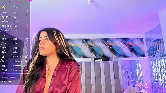 IsaDiiaz live cam on StripChat