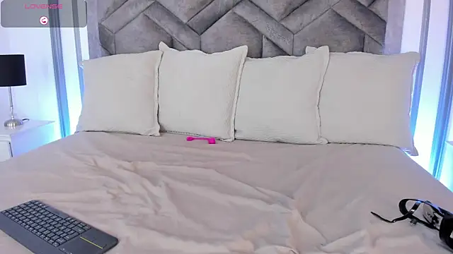 cocoamore live cam on StripChat