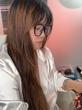 QS-05 live cam on StripChat