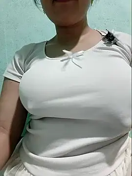 Shine_Mai live cam on StripChat
