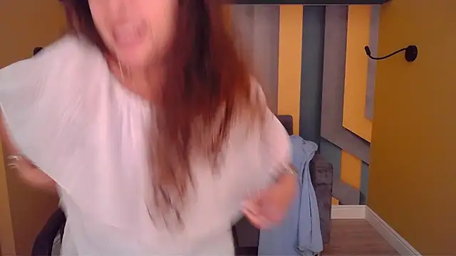 EllaLong webcam