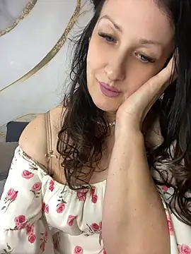 AnnaGrei live cam on StripChat