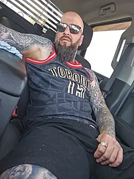 Beardedtattood live cam on StripChat