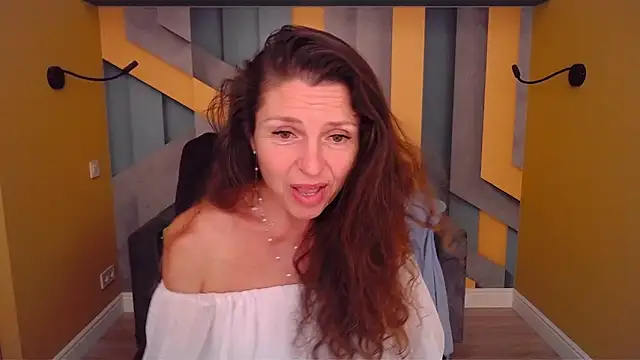 EllaLong webcam