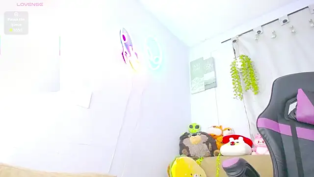 lucie_nicolls webcam