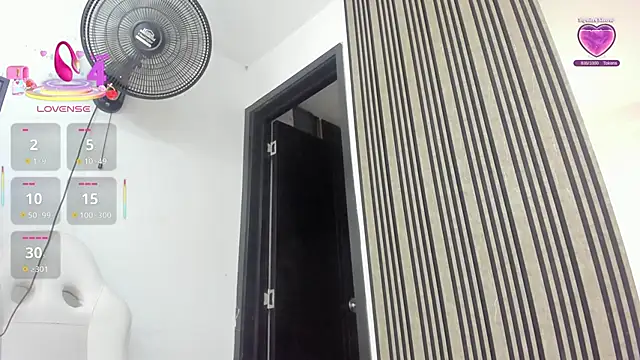 nahomyrusell_ webcam
