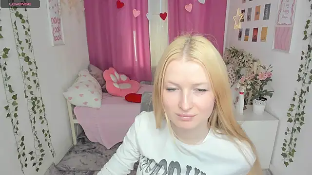 Laly_Peach webcam