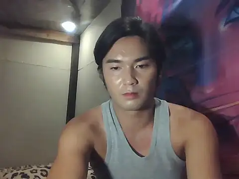 urhalfguyxx live cam on StripChat