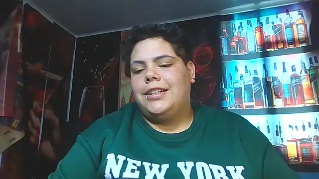Hailey_Curvy webcam