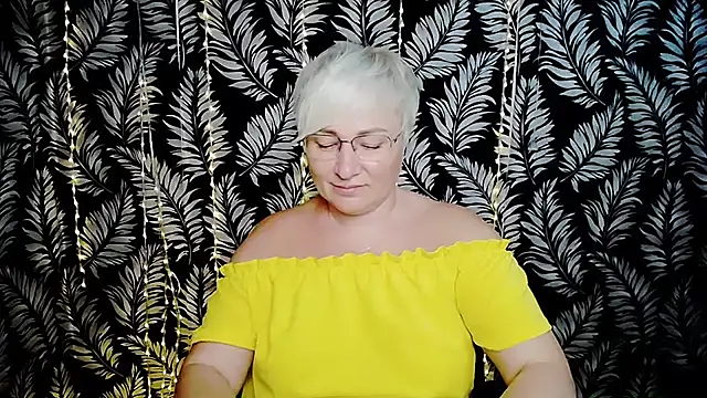 Olivia_playful webcam