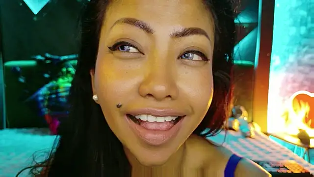 ElyaQuinn webcam