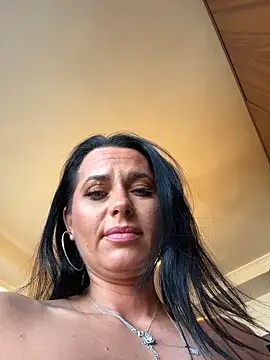 Hotmomcheckk_