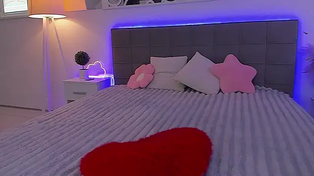 LuisaClover live cam on StripChat