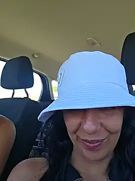 leticiawoods (Ask my age) - My girlfriend caresses my pussy in publi