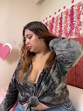 CurvyLolaX webcam
