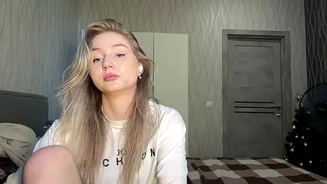 MoonlitCrystalia webcam