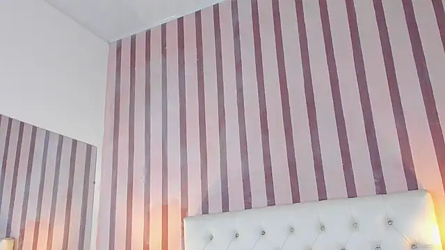 Mia-Stones webcam
