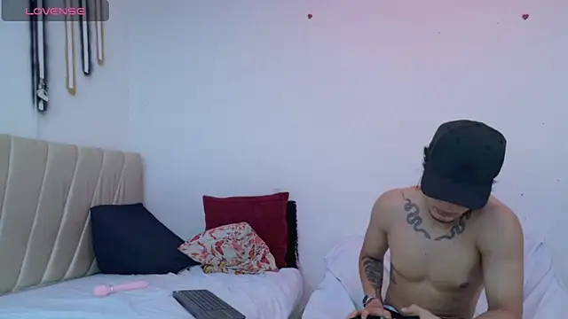 sweetauracouple webcam