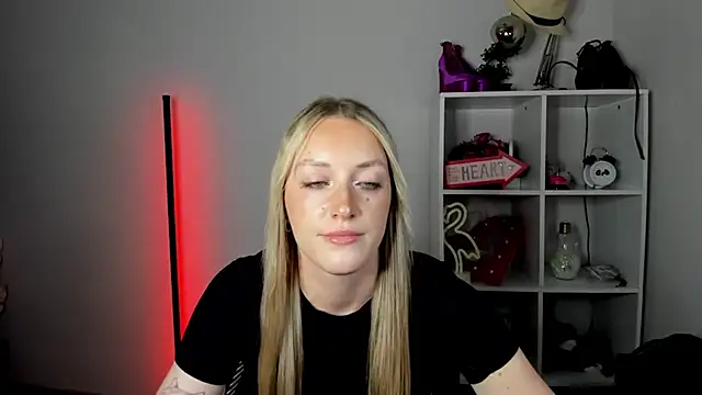 EvelynBlond webcam