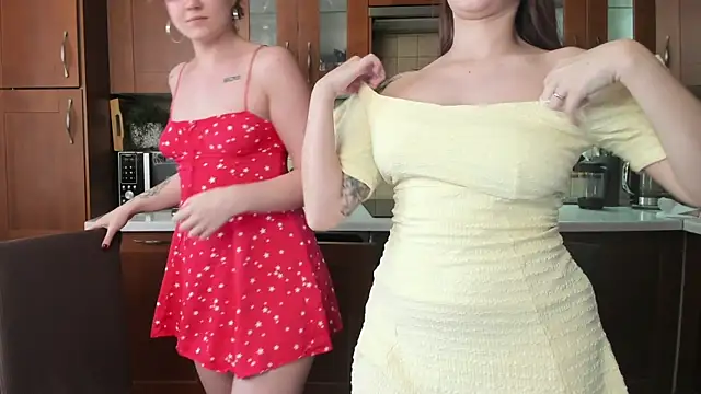 HotCaramellsTV webcam