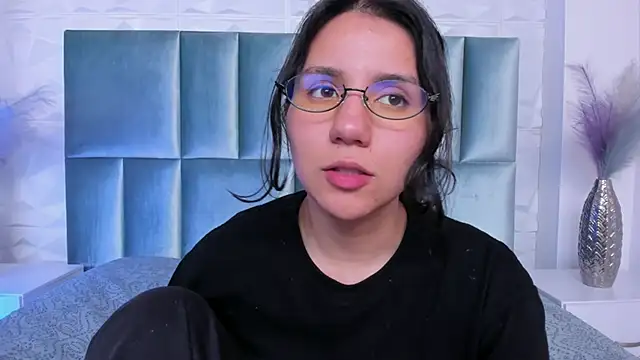 HollyPeach webcam