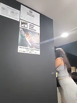 MissNyraSecret webcam