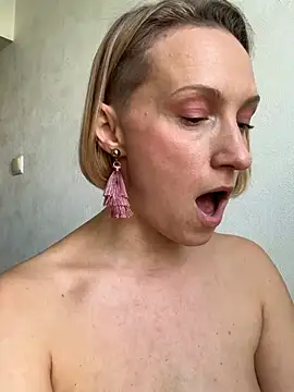 UmaTruewoman webcam