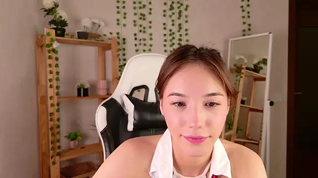 LilCatalia webcam