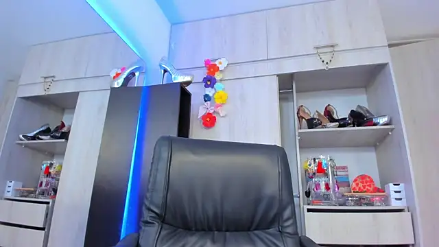 BellaFlaming webcam