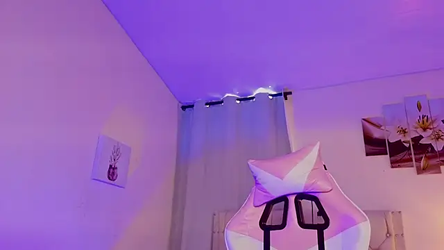naomifire_ webcam