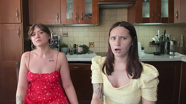 HotCaramellsTV webcam