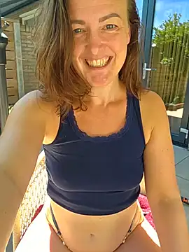cumtomama (F milf) - 20cm dildo FUCK on floor and SQUIRT 💦