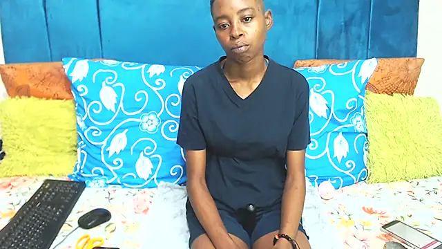 SweetSlenderChoc webcam