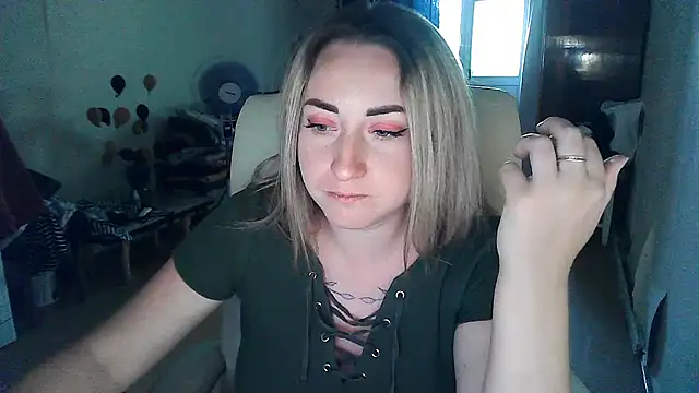 FoxyAnn12 webcam