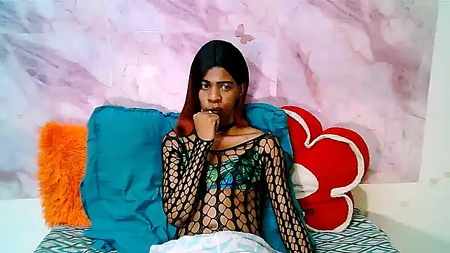 EbonySweetPeach webcam