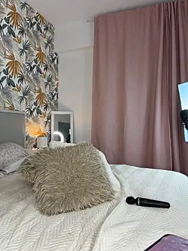 chloebellucci (F teen) - spread my pussy close up