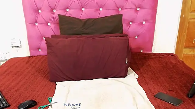 WILD_KITTYxXx webcam