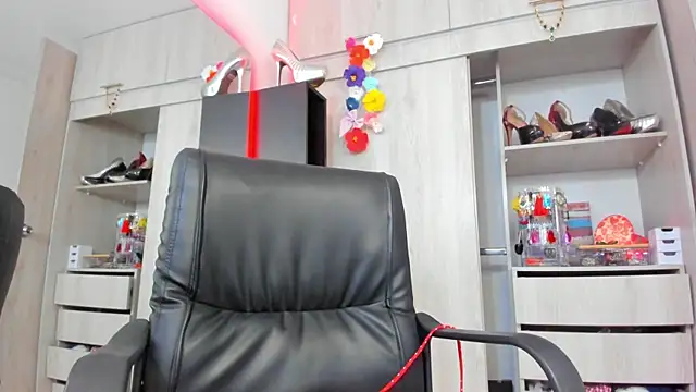BellaFlaming webcam