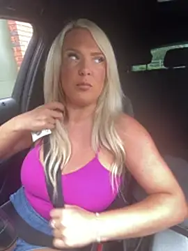 Bustyblondebabe32 webcam
