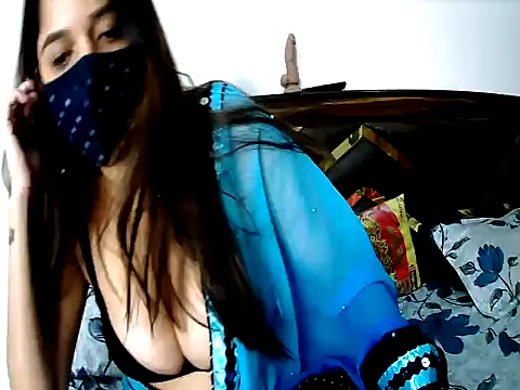 Gloie4u live cam on StripChat