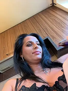 Hotmomcheckk_ live cam on StripChat