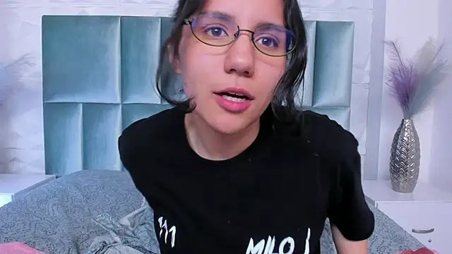 HollyPeach live cam on StripChat