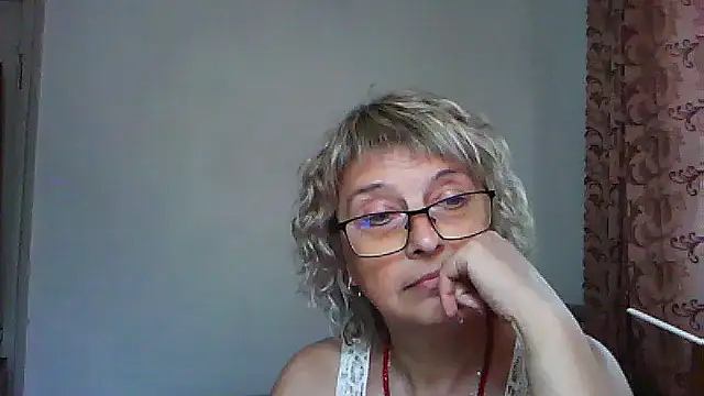 ElizabethGorden live cam on StripChat