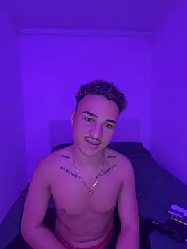 Enzo_Luxury live cam on StripChat