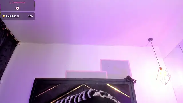 april_jones05 live cam on StripChat
