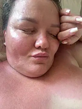 SunnyLeila2101 webcam